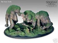 Lord of The Rings - Stone trolls Statue